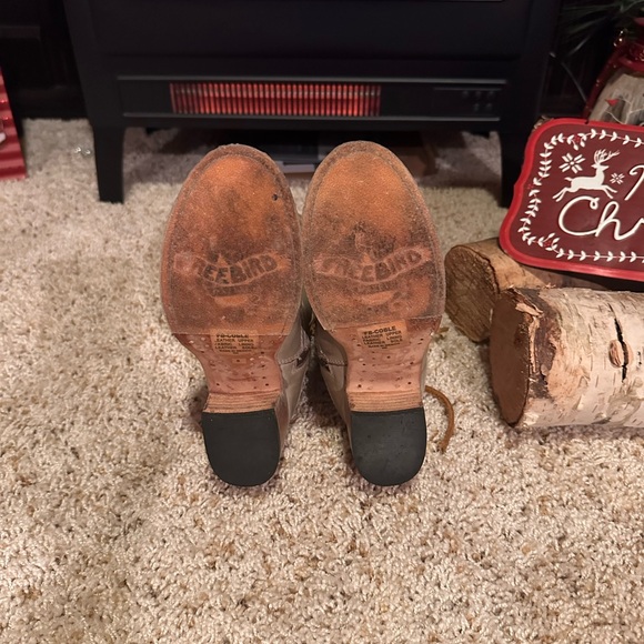 Stylish Tan Lace-Up Women's Boots - Picture 5 of 6